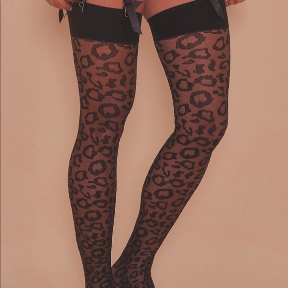 ✨NWT Bettie Page 🦋 Black Leopard Knit Stockings - Picture 3 of 15